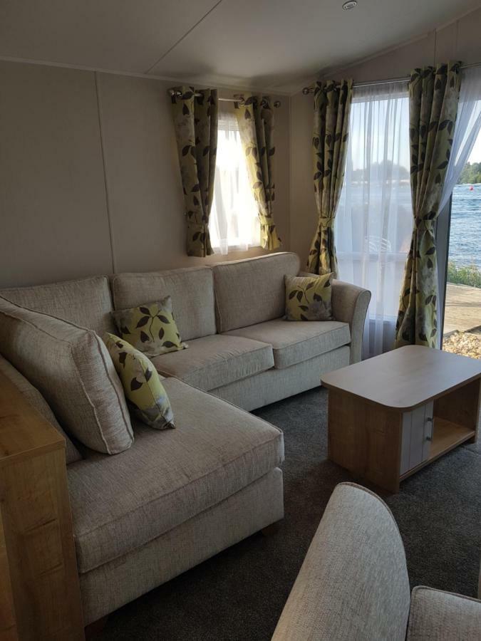 Dees Hot Tub Breaks At Tattershall Lakes Jet Ski 4 Exterior foto
