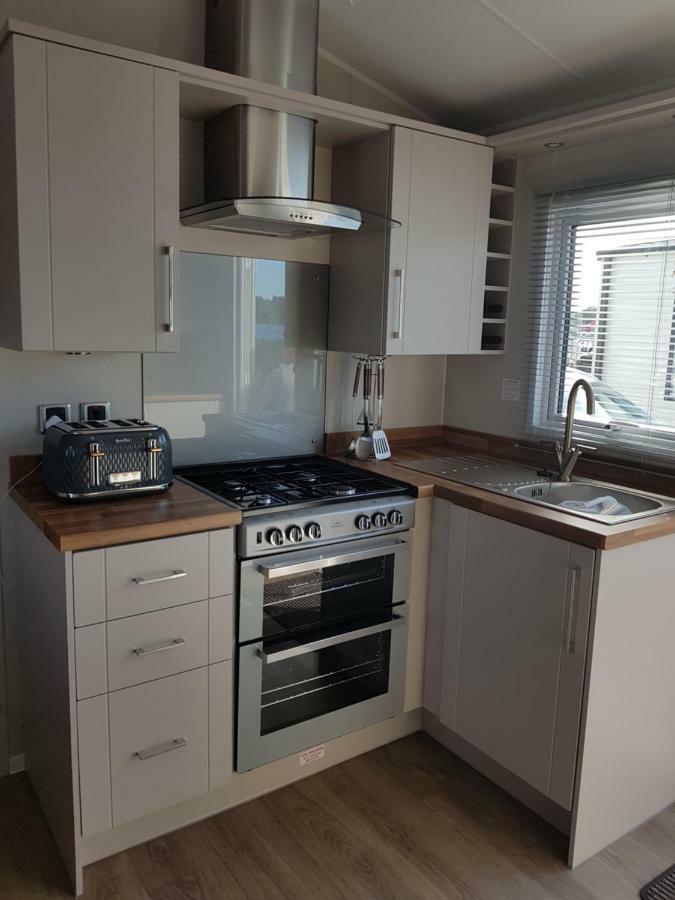 Dees Hot Tub Breaks At Tattershall Lakes Jet Ski 4 Exterior foto